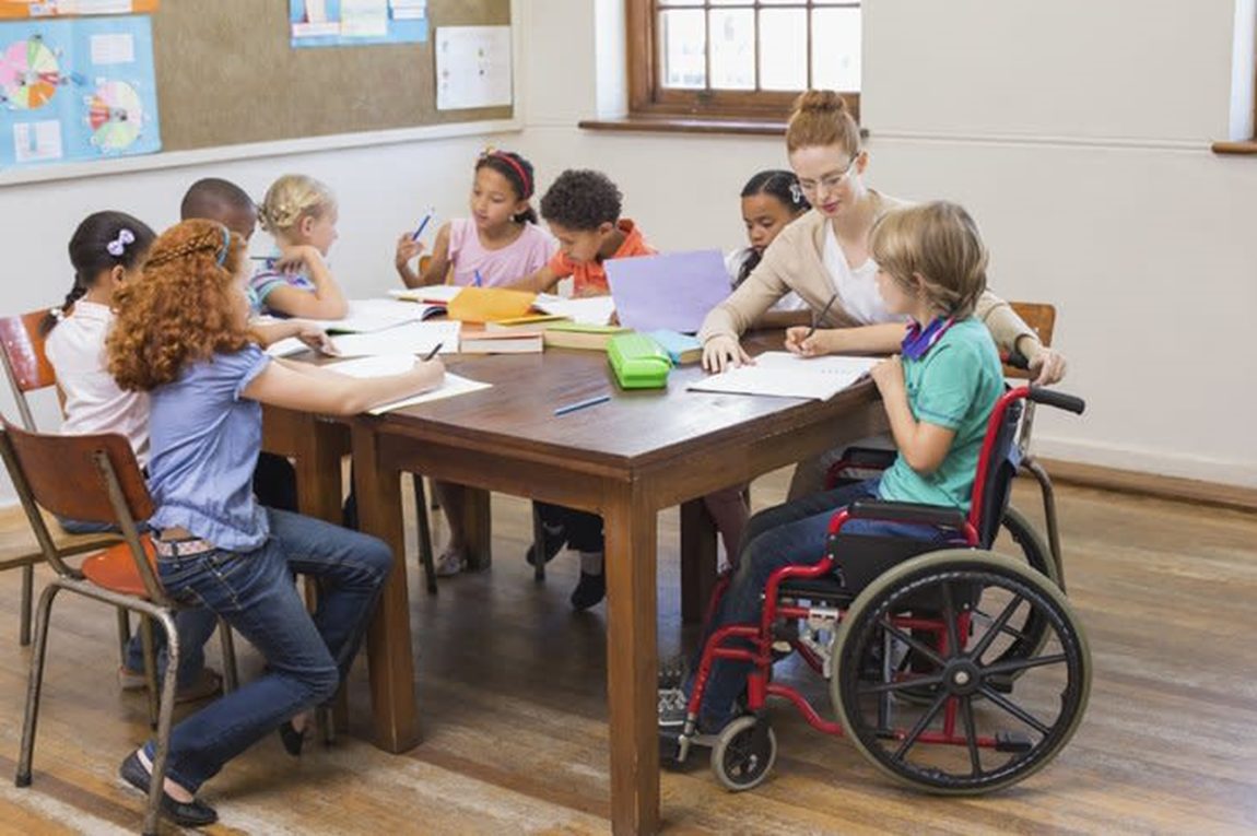An image showing inclusive teaching in a classroom