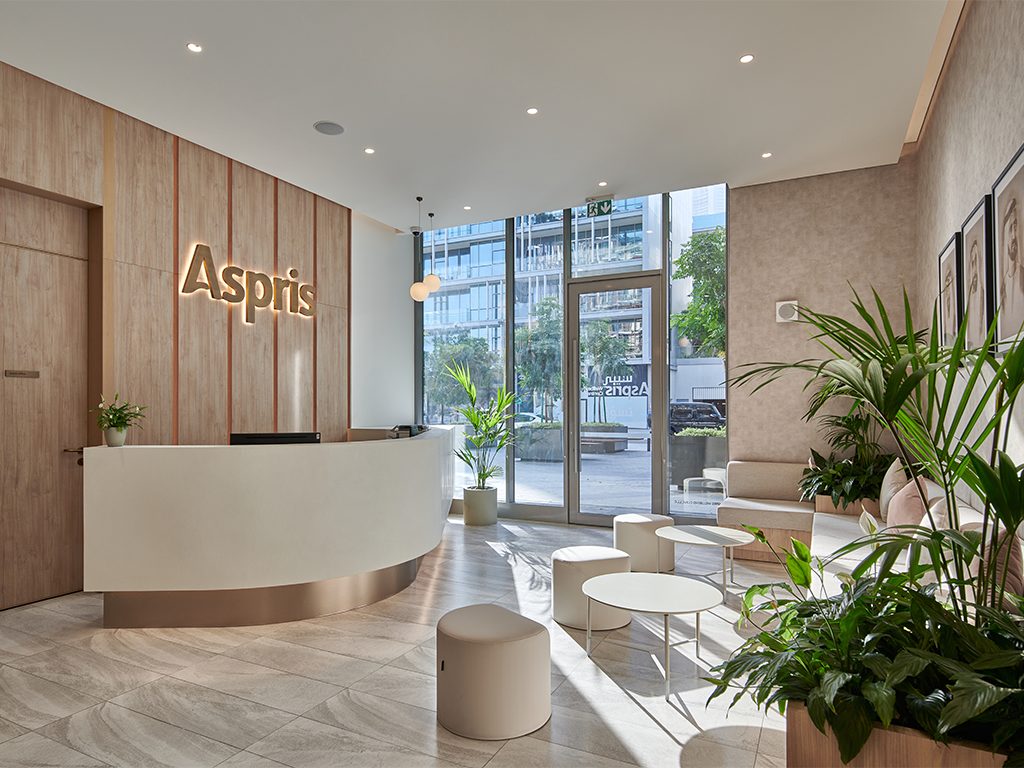 An image showing the calm and welcoming reception area at Aspris