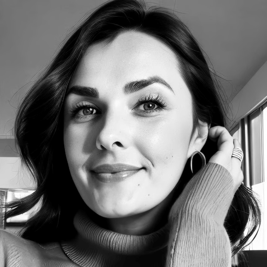 A black and white headshot photo of Keira, owner at Sunshine Therapy in Dubai.